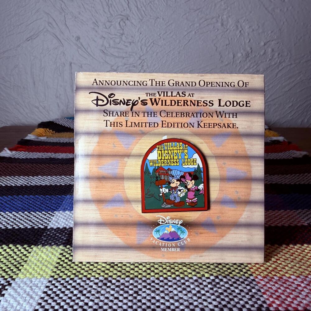 DVC Villas at Disney’s Wilderness Lodge Mickey & Minnie Pin (2001)